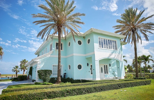 Casa Malaya at Old Bahama Bay - 4 bedroom villa with pool, hot tub & boat dock