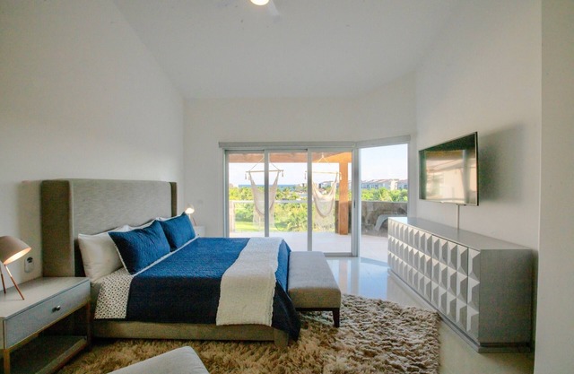 Casa Mar Ocean View and short walk to beach 2 bdrm 2 bath Condo