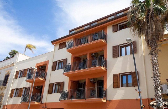 Casa Marinara I: A modern and graceful apartment situated at a short distance from the beach, with Free WI-FI.