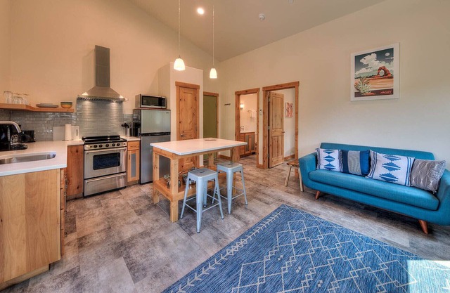 Casa Moab Casita #4 * In Town Walk to Stores * Outdoor Sauna * 5 Casitas
