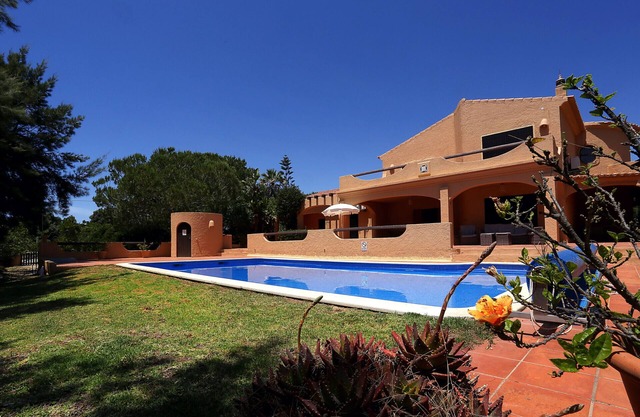 Casa Monte Novo, villa with private pool near the beaches and Carvoeiro
