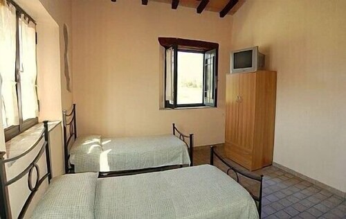 Casa Norberto C, fully refundable with voucher*: A spacious apartment surrounded by meadows and by green hills.