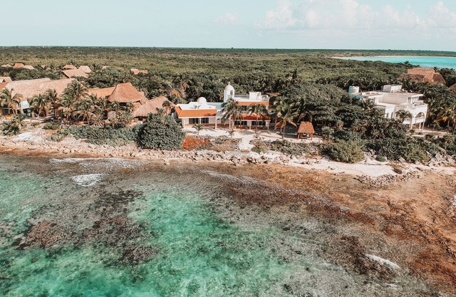 Casa Paamul is an amazing home located on one of the most beautiful private bays