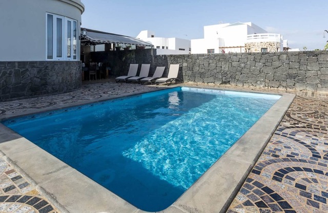 Casa Portuguesa con tres dormitorios y piscina privada