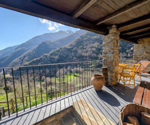 Casa Rústica y Chic con Chimenea y Vistas Panorámicas de La Vall de Boí