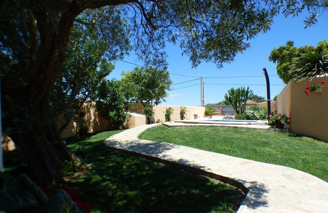 Casa rural con piscina privada , nueva y bonito jardin