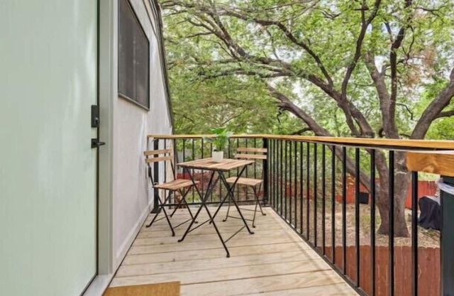 Casa Verde: A Studio Retreat 5 Minutes to Downtown