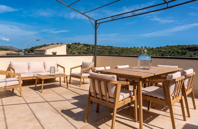 Casa Verga con Terrazza by Wonderful Italy