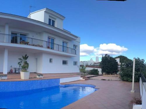 CASA VILAJUÏGA - Amplia casa moderna con agradable piscina privada. - ES-228-134