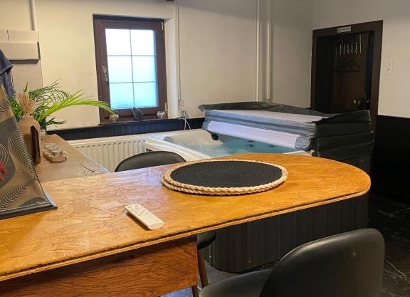 Casa Wellness Floreffe jacuzzi