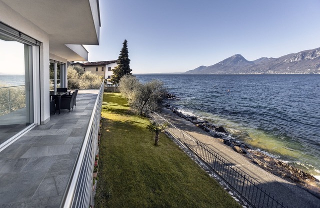 CasaClima Gold lakeside villa with large garden for absolute relaxation