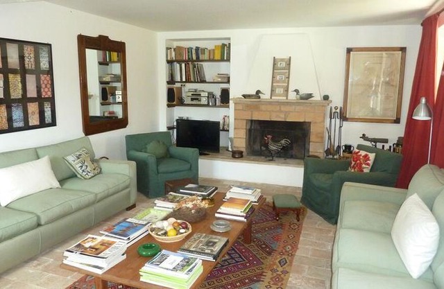 Casale Oliva in a landscape of oaks, olive e cherry trees