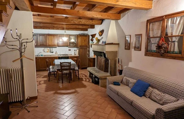 CasaMerli Apartment on 2 levels in medieval hamlet Le case di Quota