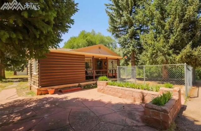 Cascade Cabin by the Creek