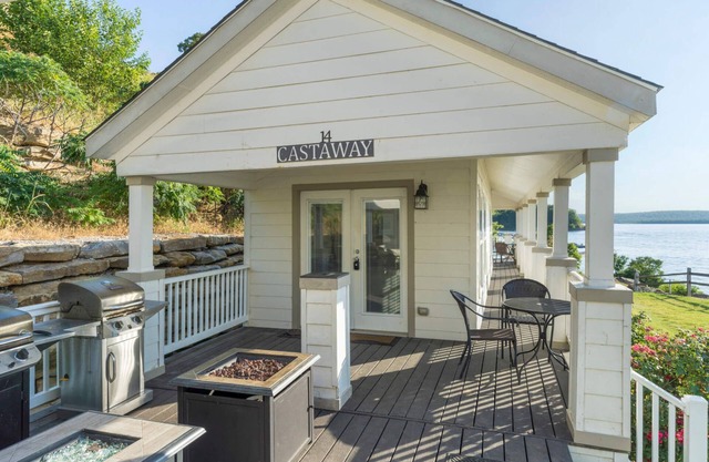 Castaway at CrossTimbers Marina