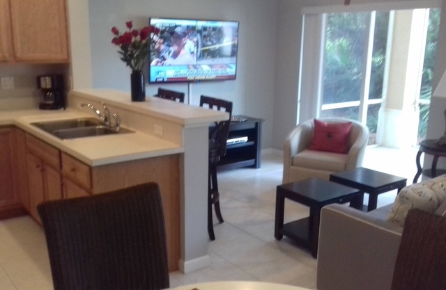Castle Pines Port St Lucie WINTER RENTAL 1 bdrm/1.5 bath 1st floor vac condo