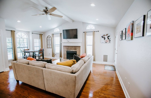Cattle House - Soak in the Texas Hill Country vibe