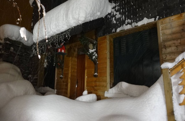 Cauterets unusual cottage heated pool, WIFI