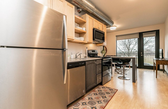 Cedar Rapids Long Term Furnished Kingston Apt