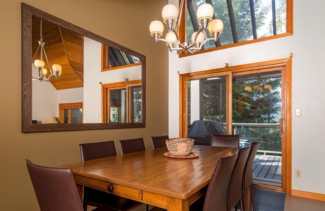 CEDAR RIDGE 17 | Prime Ski-In, Ski-Out Location | Private Garage & Hot Tub