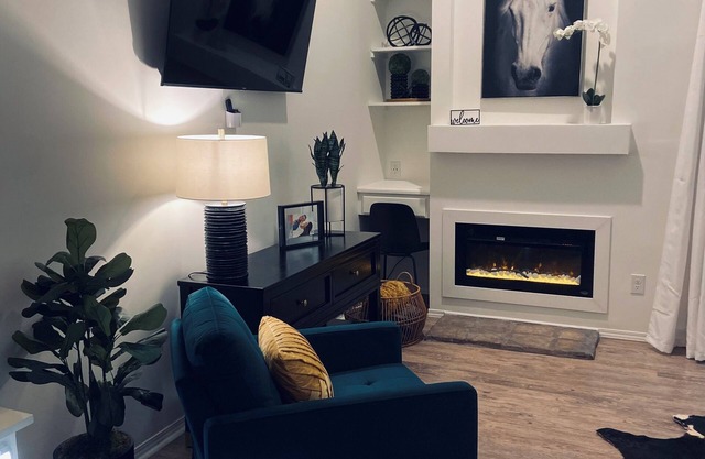 Center of city private Town Home W/fire pit &BBQ