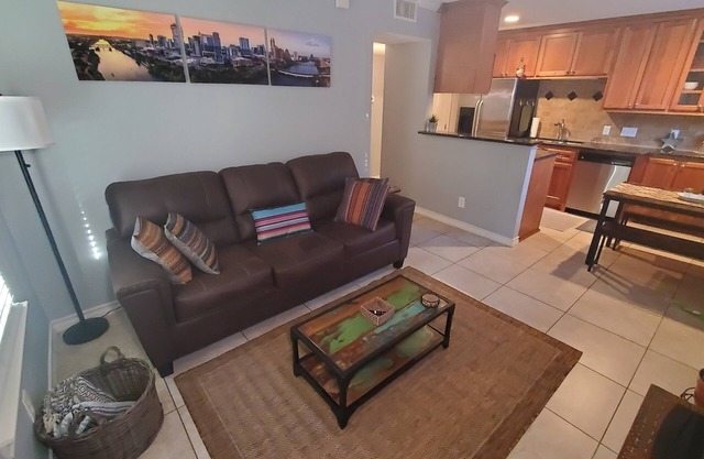 Central Austin - Hyde Park 1 Bed/Bath Pool WIFI Laundry. Ideal long term stay.
