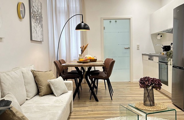 Central designer apartment for up to 5 people - stylish & close to the city center