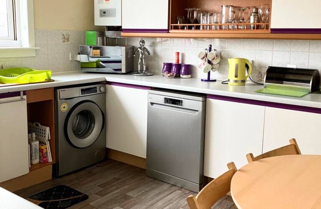 Central Falkirk 3 Bedroom Apartment