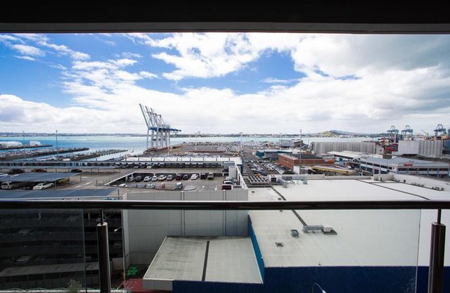 Central Harbour Views Apartment