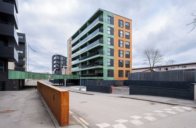 Central location/Large balcony/New building