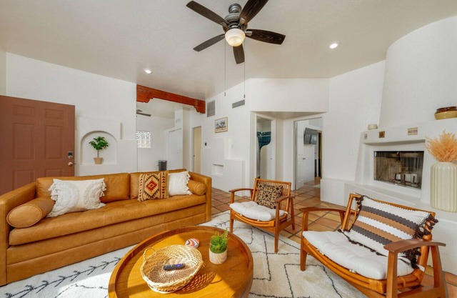 Central & Quiet/2 BR 1.5 BA/Near Alvernon Park