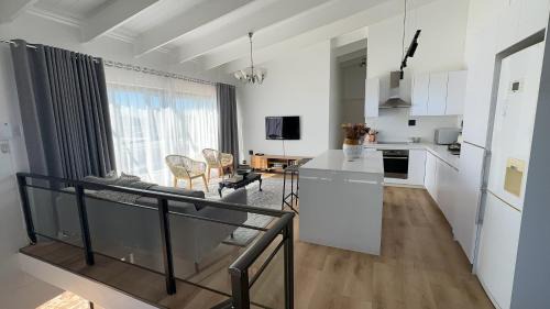 Central Retreat Cozy Apartment Near Attractions