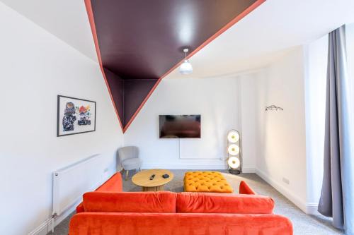 Centralised Silverstone with FREE PARKING by Prescott Apartments