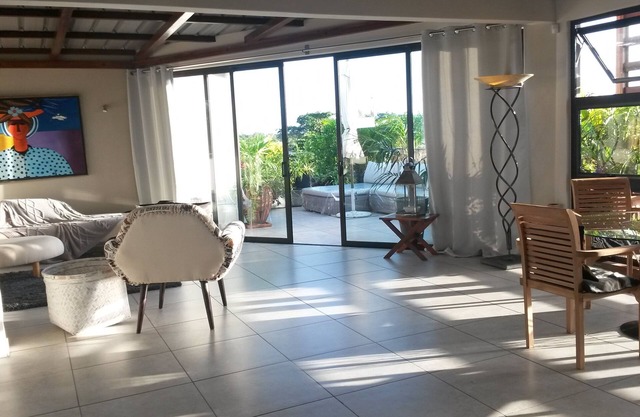 Centrally located and quiet rooftop apartment in Grand Baie/Pereybere