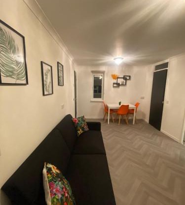 Centrally Located Apt with Parking