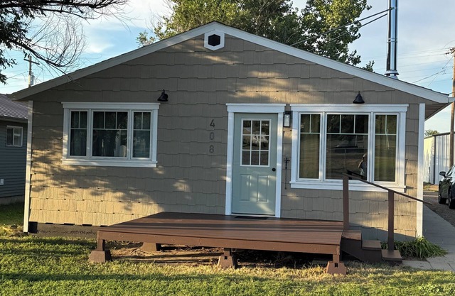 Centrally located in Circle, MT with 3 comfortable bedrooms!