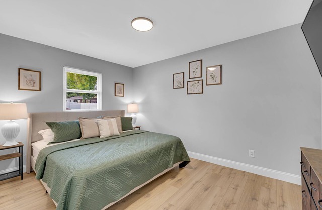 Centrally located, spacious 4 bdrm, on quiet Ct