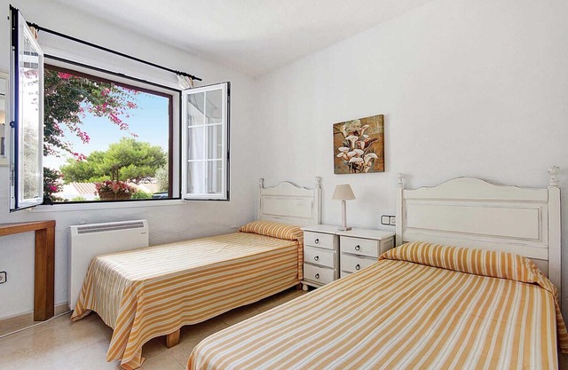 Centrally located villa with private pool