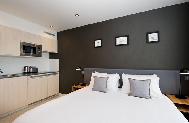 CENTRE VIEUX PORT - Large Studio Apartment Sleeps 3
