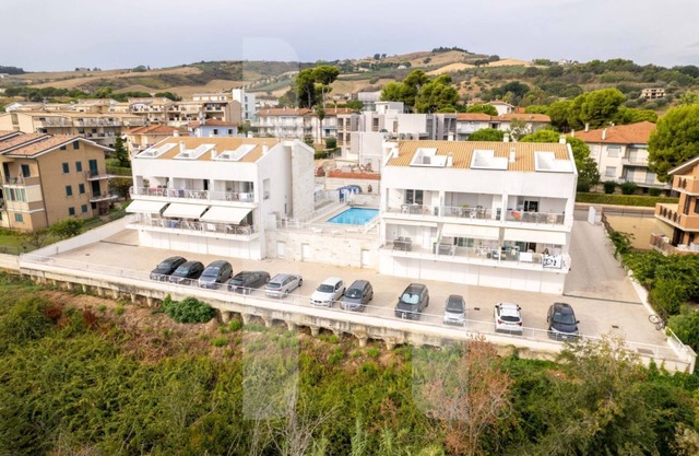 Cerrano Park B08 - Libeccio - Apartment with garden and terrace with seaview