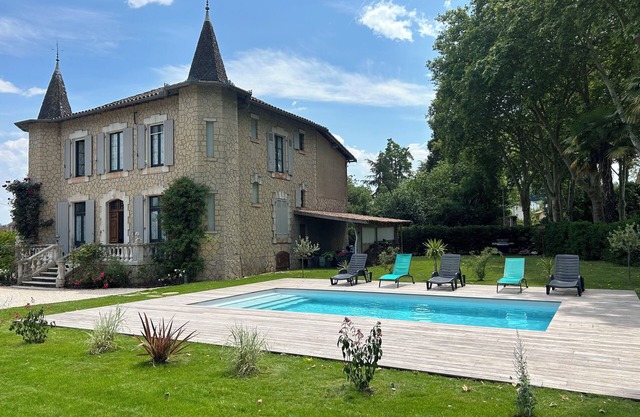 Château l'Argelès, private accommodation, swimming pool, spa