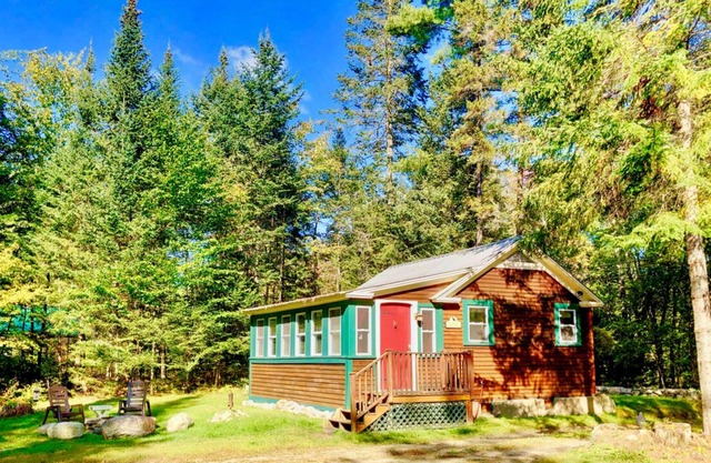 CH Adorable cottage in Franconia minutes from Cannon, Franconia Notch! Fire Pit, wifi, laundry