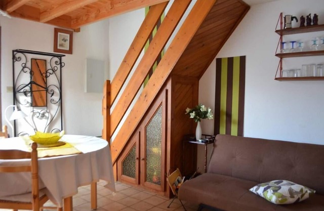 Chalet 2 minutes' walk from the beach of France's largest freshwater lake.