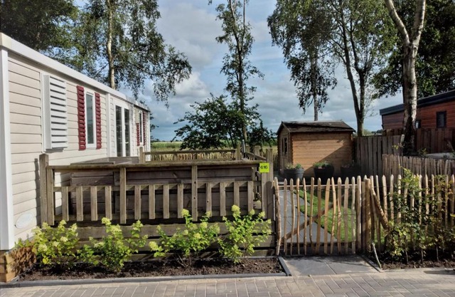 Chalet Berg 616 op vakantiepark Bergumermeer aan het water