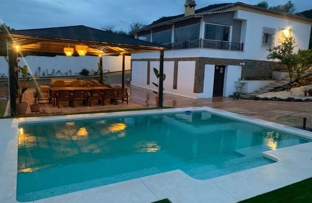 Chalet in Córdoba · 5 bedrooms · 10 beds · 3.5 baths