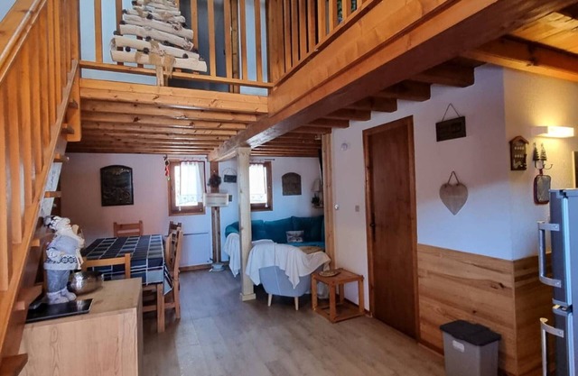 Chalet in Les Angles Center with Wifi, Barbecue, and Near Slopes