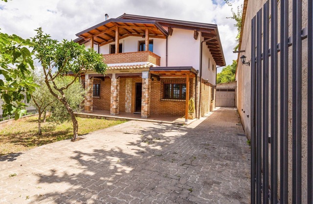 Chalet in Motta Santa Lucia in greenery