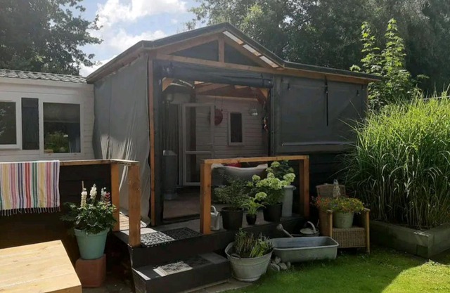 Chalet Kajuit 443, vakantiepark Bergumermeer