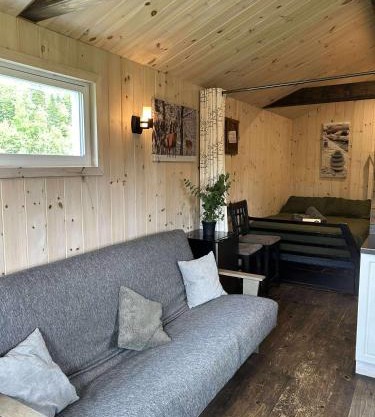 Chalet le Coyote Lac, Micro Ferme, Sentier Du Domaine, Vue Sur Les Monts, Idéal 2 4 Personnes