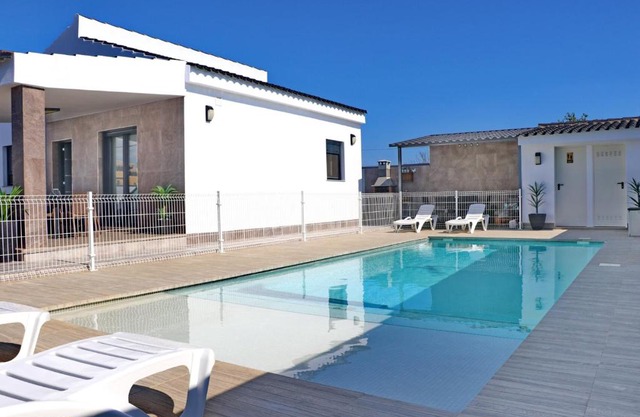 Chalet moderno con pisicina